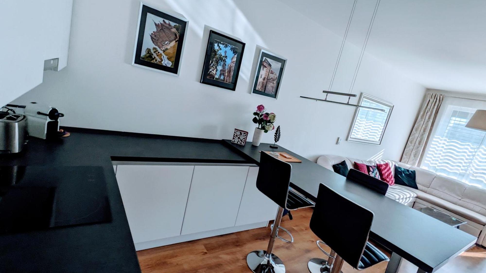 E1 Luxury Oldtown Apt - 2X Parking, Foodstore, Pcscreen, Netflix, Unlimited Music, Crib, Babychair, Fastwifi, Aircon Kosice Luaran gambar