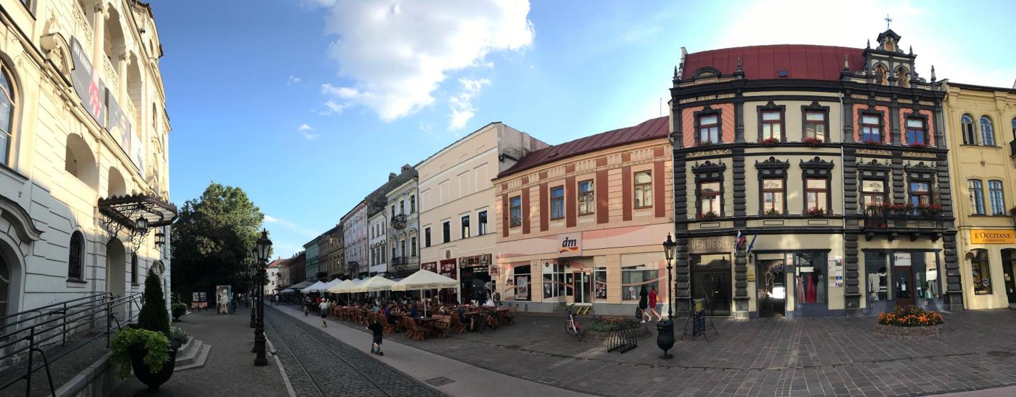 E1 Luxury Oldtown Apt - 2X Parking, Foodstore, Pcscreen, Netflix, Unlimited Music, Crib, Babychair, Fastwifi, Aircon Kosice Luaran gambar
